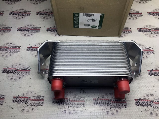 Радиатор масляный холодильник LR013722 LAND ROVER