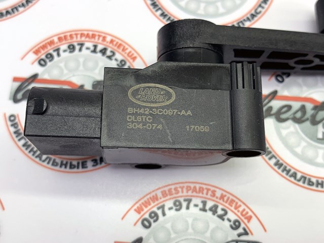 LR020626 LAND ROVER Датчик уровня положения кузова передний левый купить в Чернигов