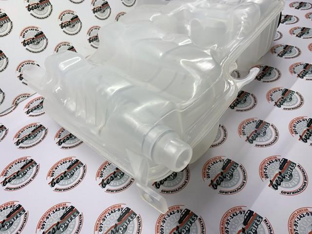 LR023077 LAND ROVER Бачок системы охлаждения купить в Павлоград