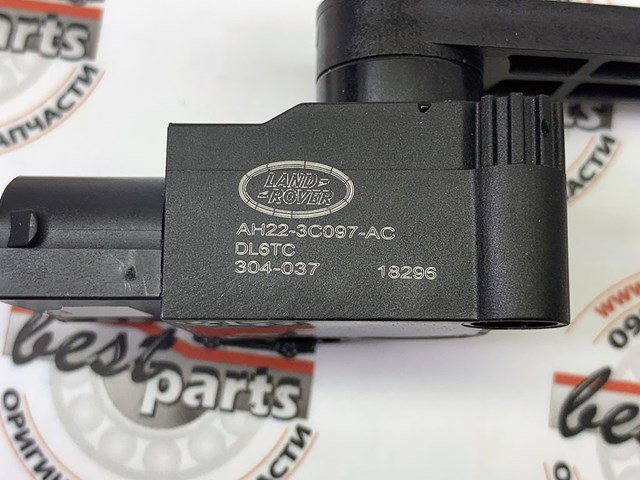 LR023646 LAND ROVER Датчик уровня положения кузова передний купить в Запорожье