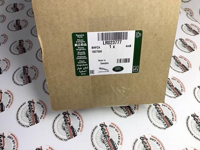 Крышка двигателя LR023777 LAND ROVER