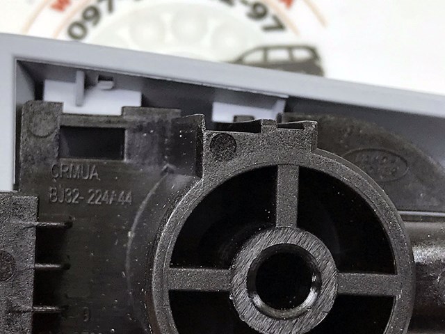 Крышка ручки двери наружной, передней левой LR025406 LAND ROVER