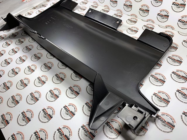 LR045191 LAND ROVER Заглушка бампера буксировочного крюка задняя купить в Житомир