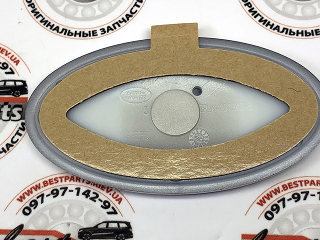 LR062123 LAND ROVER Эмблема крышки багажника купить в Ирпень