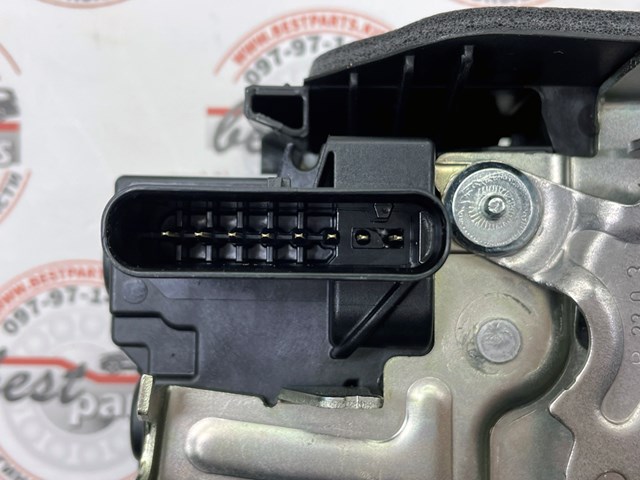 Замок задней правой двери  LR070431 LAND ROVER