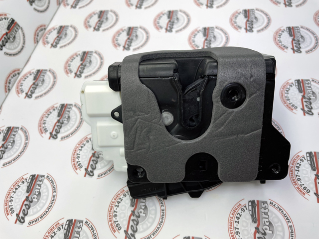 LR070433 LAND ROVER Замок двери задней левой купить в Запорожье