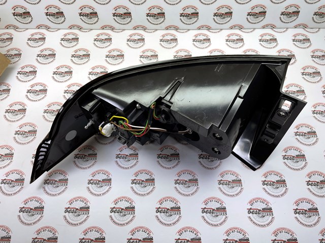 Задний левый стоп LR074813 LAND ROVER