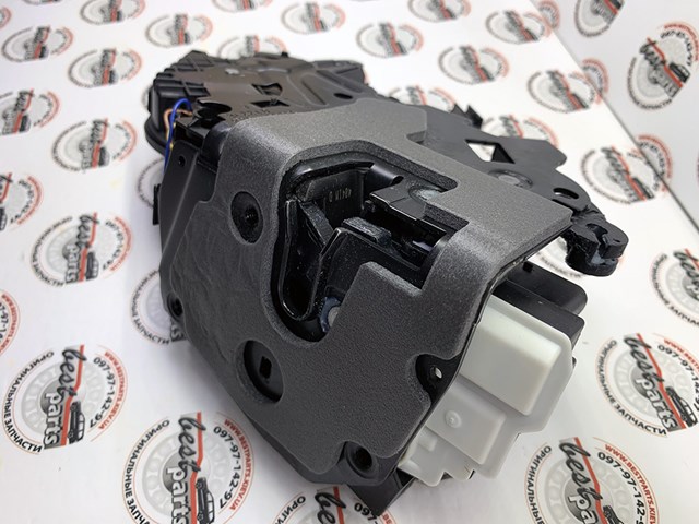 LAND ROVER LR078742 Замок двери задней правой в наличии Запорожье