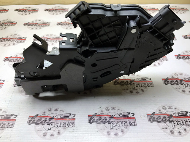 Замок двери задней левой LR078752 LAND ROVER