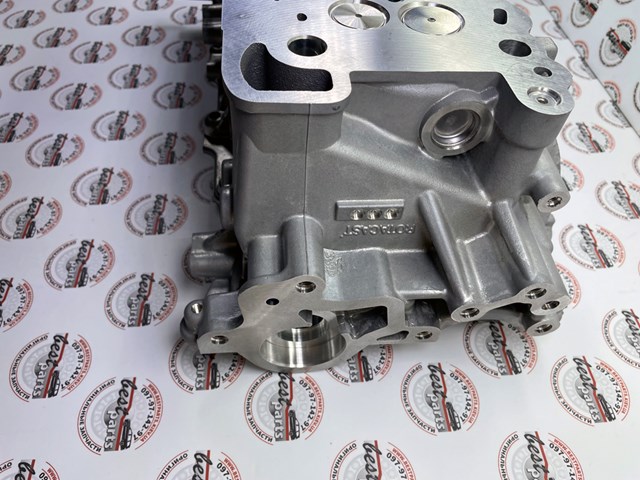 LAND ROVER LR083672 Головка блока цилиндров (ГБЦ) левая в наличии Чернигов