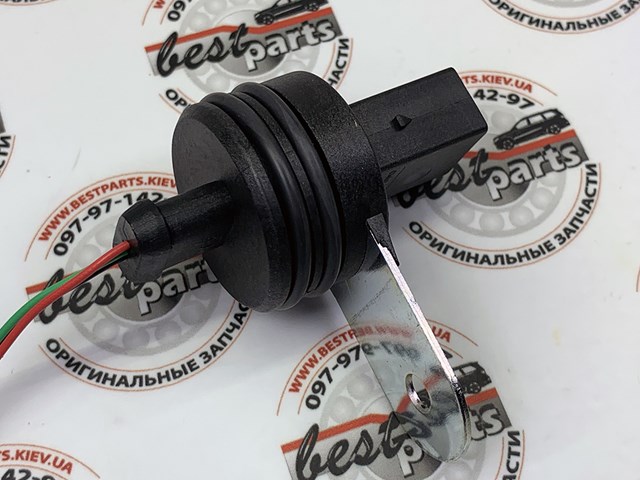 Датчик уровня масла LR088999 LAND ROVER