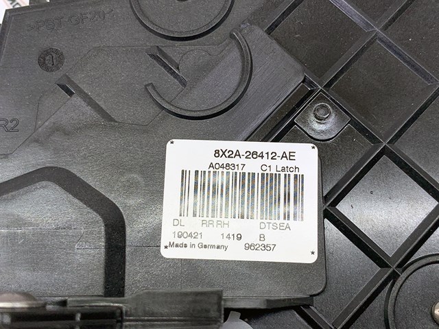 Замок задней двери, правой LR091345 LAND ROVER