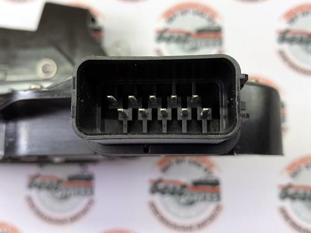 LAND ROVER LR091526 Замок водительской двери в наличии Киев