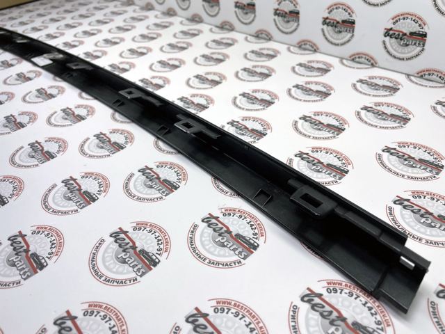 Молдинг бампера переднего левый LR098541 LAND ROVER