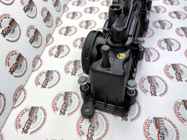 Крышка клапанная LR105980 LAND ROVER
