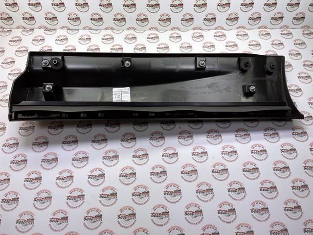 LAND ROVER LR125991 Молдинг двери задней правой нижний в наличии Харьков