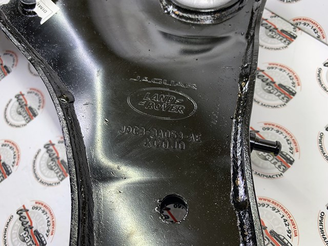 Рычаг передней подвески нижний левый LR126119 LAND ROVER