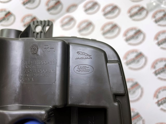 Правая противотуманная фара LR136868 LAND ROVER