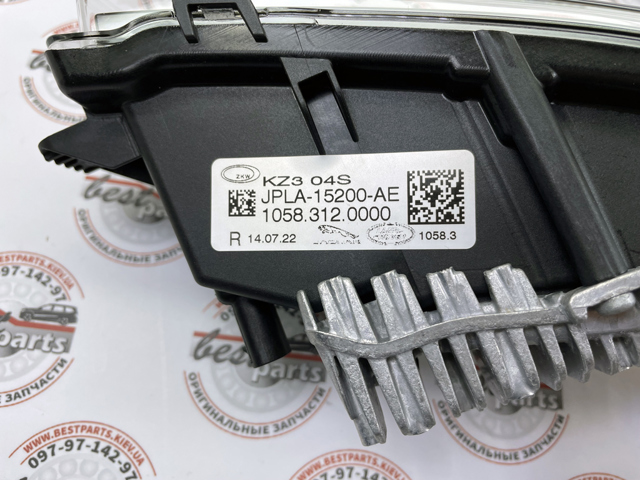 Противотуманка правая LR142092 LAND ROVER