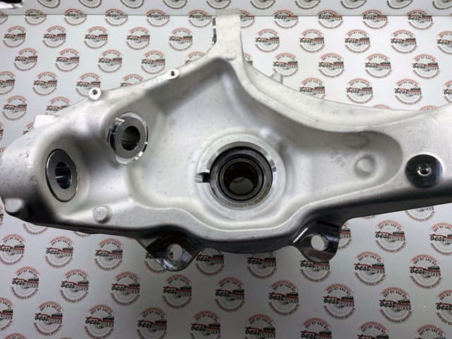 LR155542 LAND ROVER Цапфа (поворотный кулак) передний правый купить в Днепр