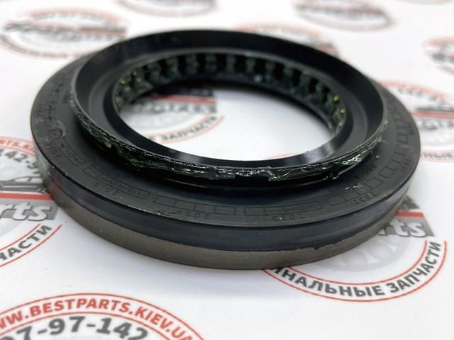 LR174475 LAND ROVER Сальник хвостовика редуктора заднего моста купить в Черкассы