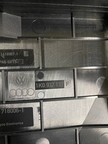 Крышка блока предохранителей 1K0937132F VAG