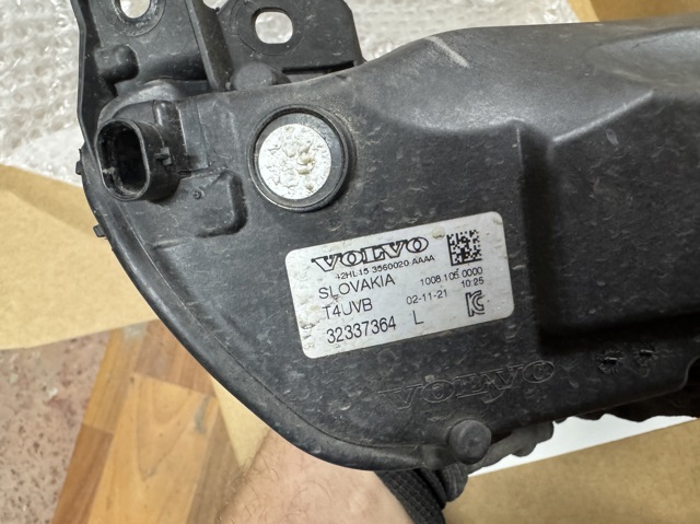 VOLVO 32337364 Фара противотуманная левая в наличии Кривой Рог