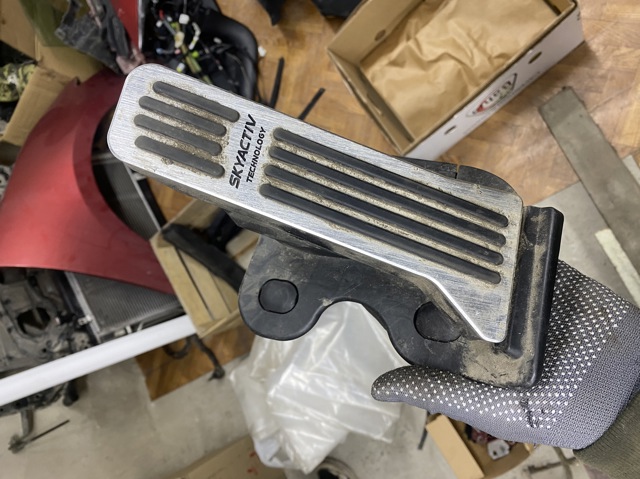 Педаль акселератора GHK341600D MAZDA