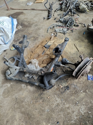 Крабобалка передней подвески 31116760277 BMW