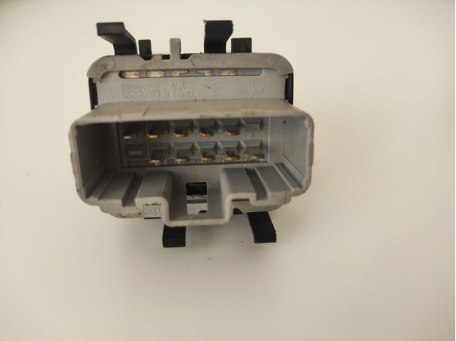 RENAULT 8200015088 Кнопочный блок управления стеклоподъемником передний левый в наличии Черкассы