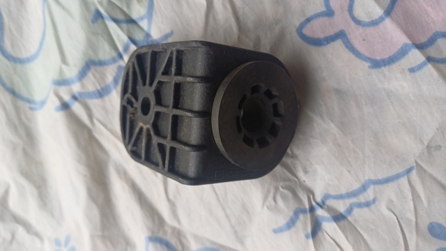 Подушка крепления радиатора 42733362 GM