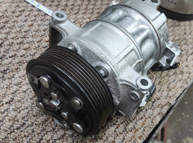 RENAULT 926001268R Компрессор кондиционера в наличии Николаев