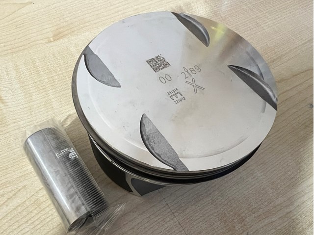 MAHLE 0052400 Поршень на 1 цилиндр в наличии Винница