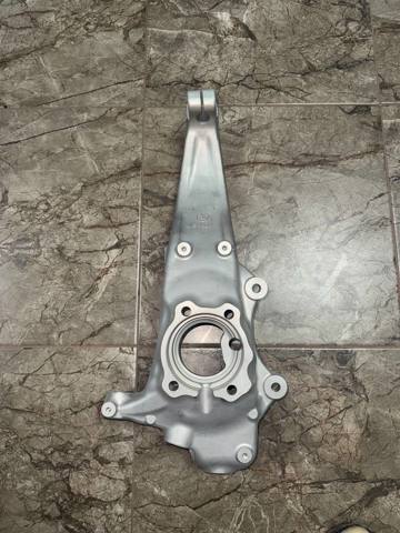Цапфа передняя левая 31206884383 BMW