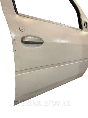 <p>дверка передняя правая белая dacia renault logan 1 седан (2005-2012) оригінал. під перекрас 801002133R