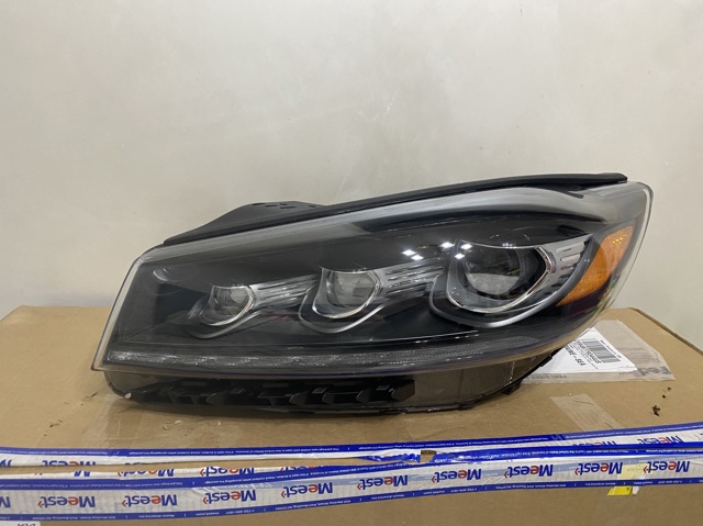Фара дальнего света в сборе 92101C6610 HYUNDAI