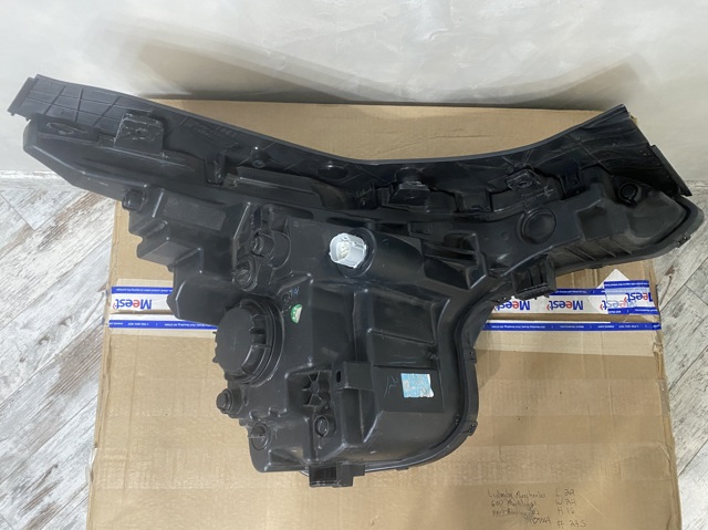 92101R5600 HYUNDAI Фара левая купить в Ужгород