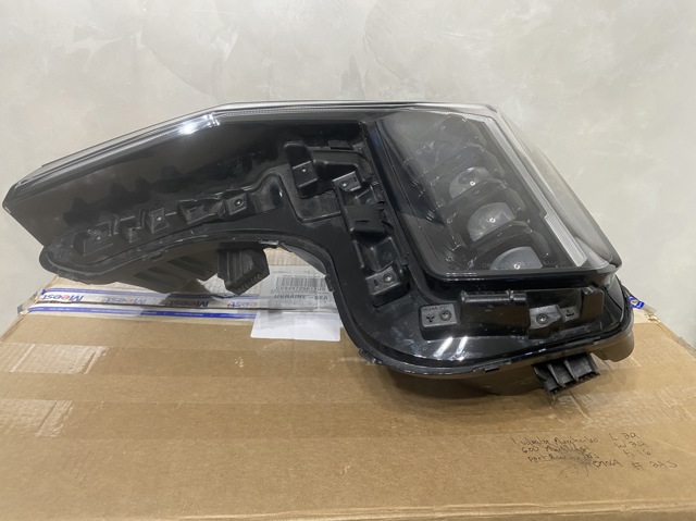 92101R5600 HYUNDAI Левая фара купить в Львов