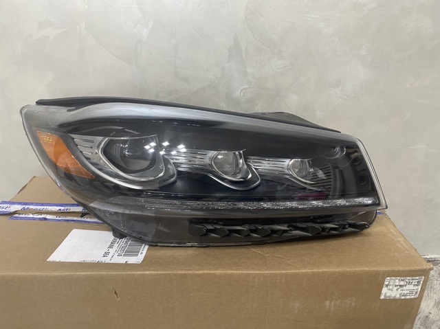 Фара правая 92102C6610 HYUNDAI