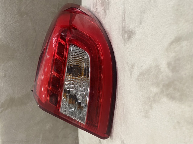 Задний правый внешний фонарь 92402C2100 HYUNDAI