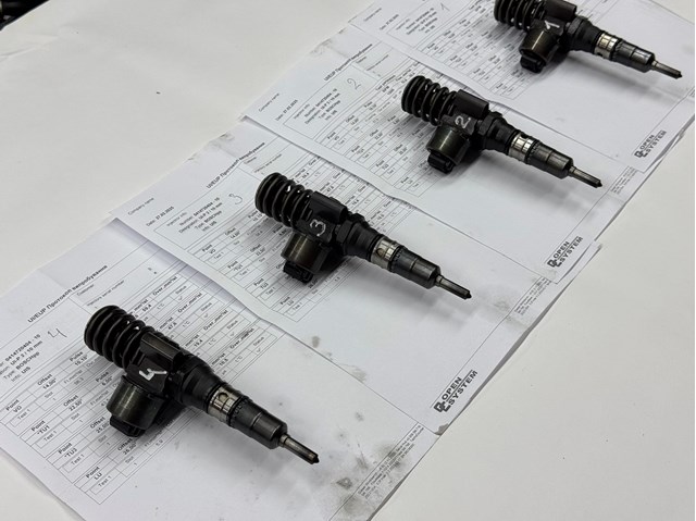 Форсунка впрыска топлива 0414720404 BOSCH