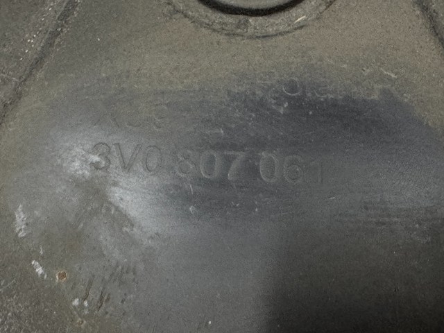 VAG 3V0807061 Спойлер переднего бампера в наличии Кривой Рог