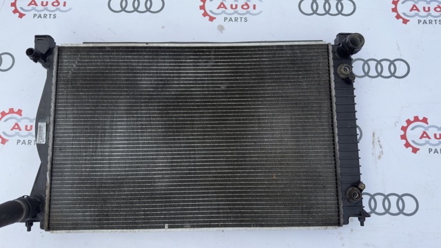 Радиатор охлаждения двигателя Audi A6 Allroad C6