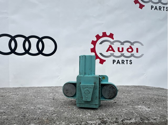 Датчик AIRBAG передний 4F0955557 VAG