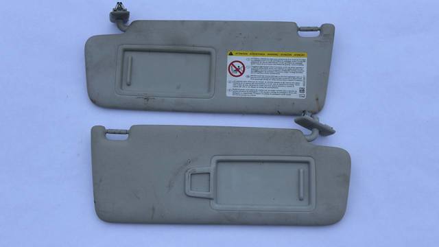 Козырек солнцезащитный 5G0857551AA VAG