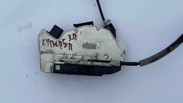 Замок передней пассажирской двери 5N1837016C VAG