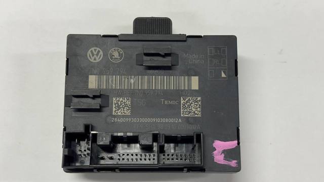 Блок комфорта задней двери 7N0959794 VAG