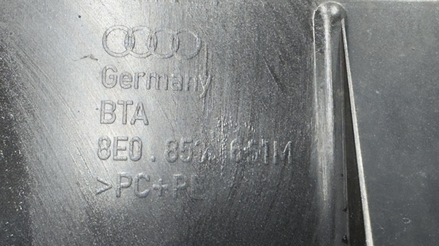 VAG 8E0853651M Решетка радиатора в наличии Павлоград