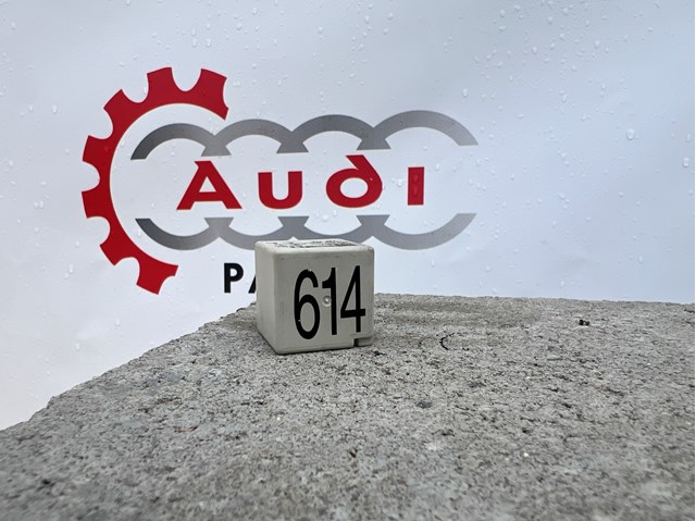 Реле топливного насоса Seat Altea 40