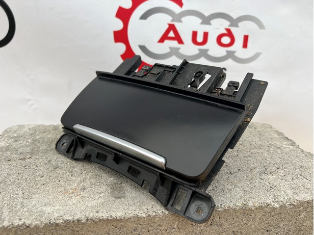 Пепельница центральной консоли 8K0857951 VAG